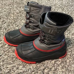 Boys Skechers waterproof boots in good used condition size US 2
